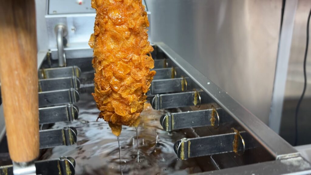 Rice dog: La salsitxa coreana coberta d'arròs que ja es menja pels carrers de Barcelona | cuina, Ingredients, Receptes