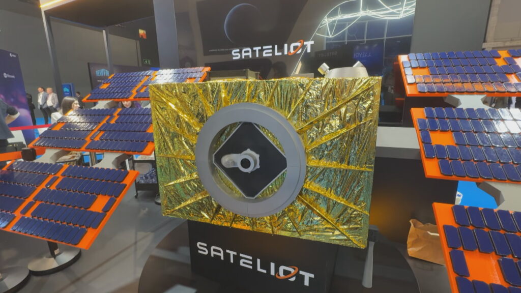 El sat&egrave;l&middot;lit Trit&oacute;