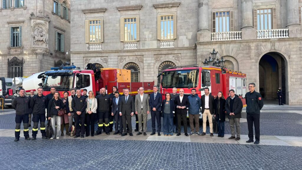 Barcelona envia el quart comboi d'ajut humanitari cap a Ucraïna | Ajuntament de Barcelona, Bombers de Barcelona, Jaume Collboni, solidaritat