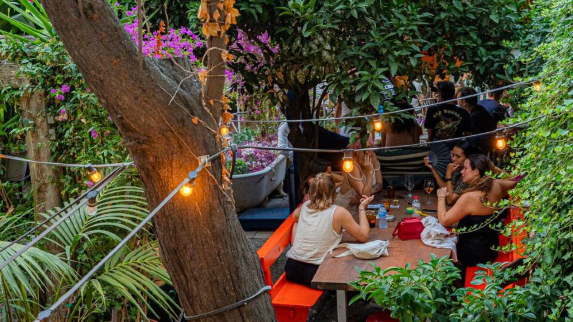 Terrassa d'Alice's Secret Garden