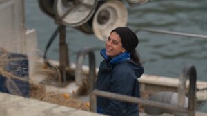 Alba Aguilera, la jove pescadora que no ha tastat mai el salmó: “Hem d’apostar pel nostre peix”