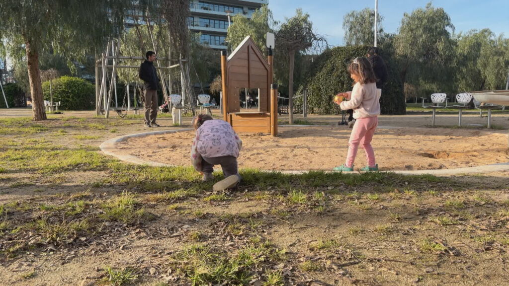 El Parc del Centre del Poblenou es planta: prohibirà l’entrada de gossos a bona part del recinte | animals, espai públic, gossos, incivisme, parcs i jardins