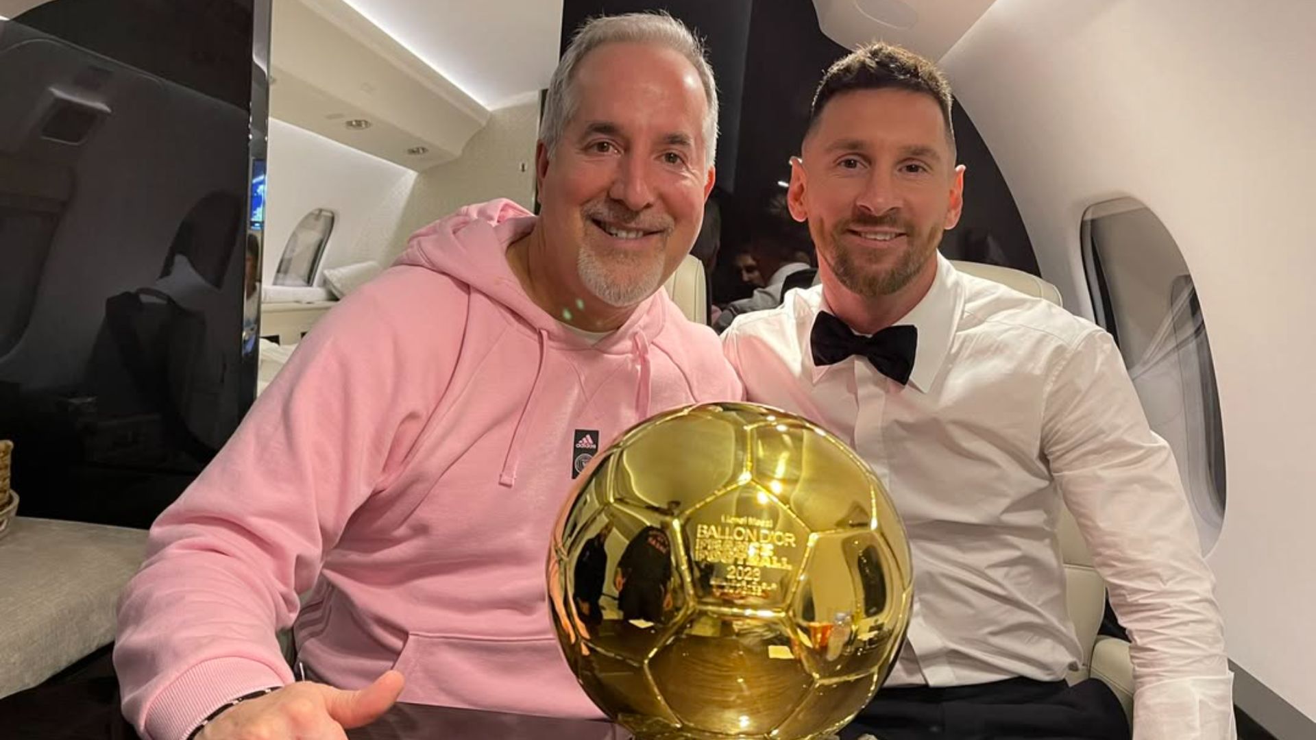Jorge Mas, copropietari de l'Inter Miami, amb Leo Messi i la Pilota d'Or