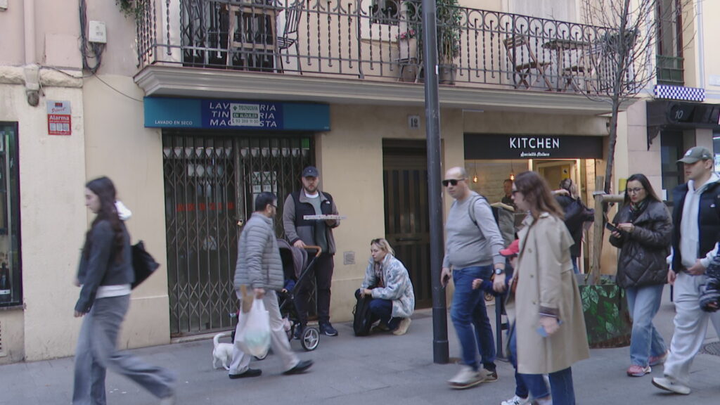 El carrer de la Maquinista, a la Barceloneta, acumula locals tancats els darrers mesos | Barris, botigues