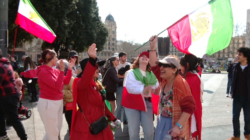 concentració a favor intervenció Iran