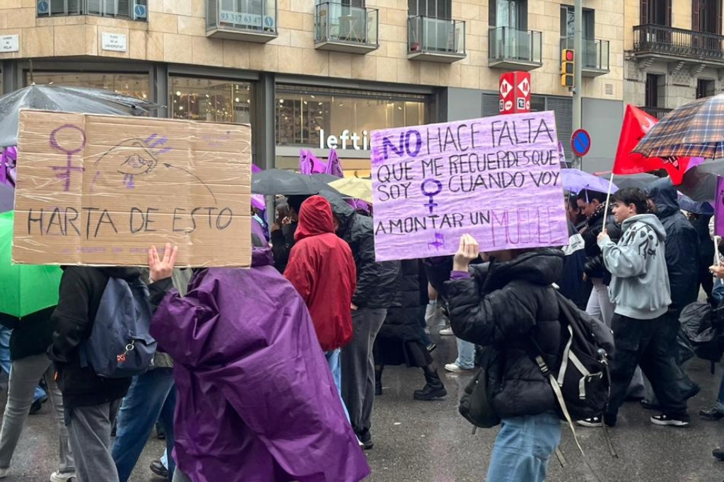 manifestaci&oacute; estudiants 8-M