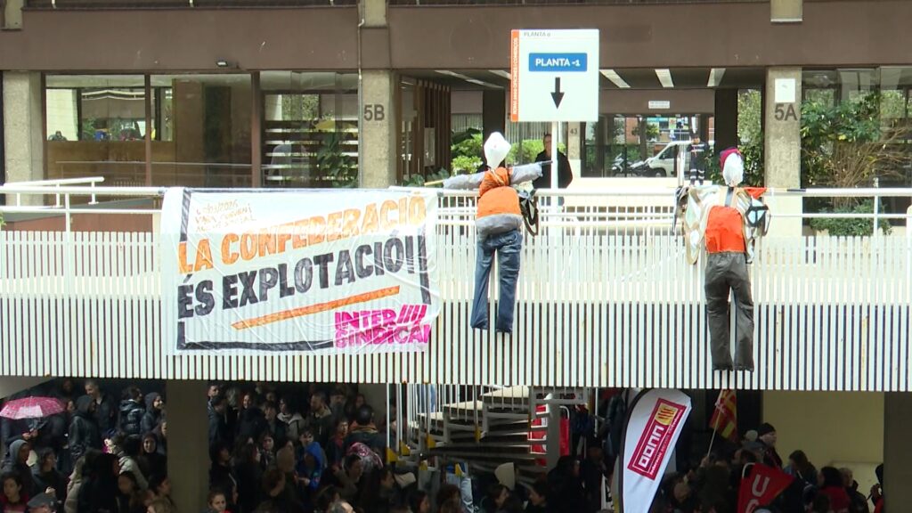 Los trabajadores del sector social, en huelga, se manifiestan para reclamar mejoras laborales | CCOO, manifestaciones en Barcelona, sindicato, trabajadores, UGT