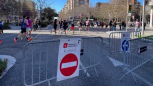 Carrers tallats i afectacions al transport públic per la Marató de Barcelona 2026