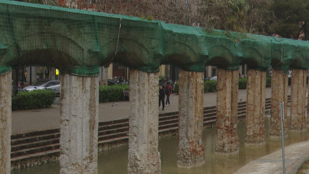 Fa&ccedil;anes dels antics tallers de la renfe al parc del Clot