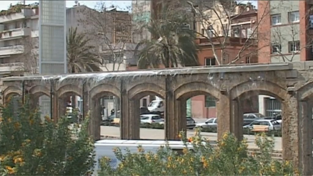 Fa&ccedil;anes dels antics tallers de la renfe al parc del Clot, al 2010