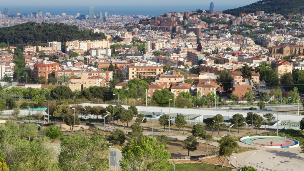 Vista del Parque de Xavier Montsalvatge en Horta-Vallès cerrado por la peste porcina