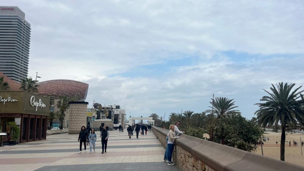 Troben un cos a la Barceloneta que podria ser el del jove de Chicago desaparegut fa dos dies | mort, Mossos d'Esquadra