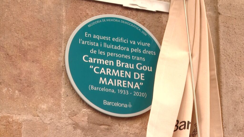 placa homenatge Carmen de Mairena al Raval