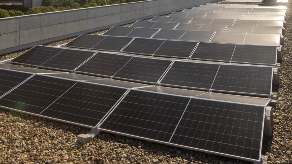 Nova fase del Pla clima: Barcelona climatitzarà 30 escoles el 2026 amb la taxa turística | Ajuntament de Barcelona, calor, canvi climàtic, escoles, sostenible