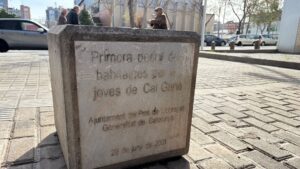 Troballes que sorprenen: una primera pedra de pisos del Prat de Llobregat… al barri de Porta