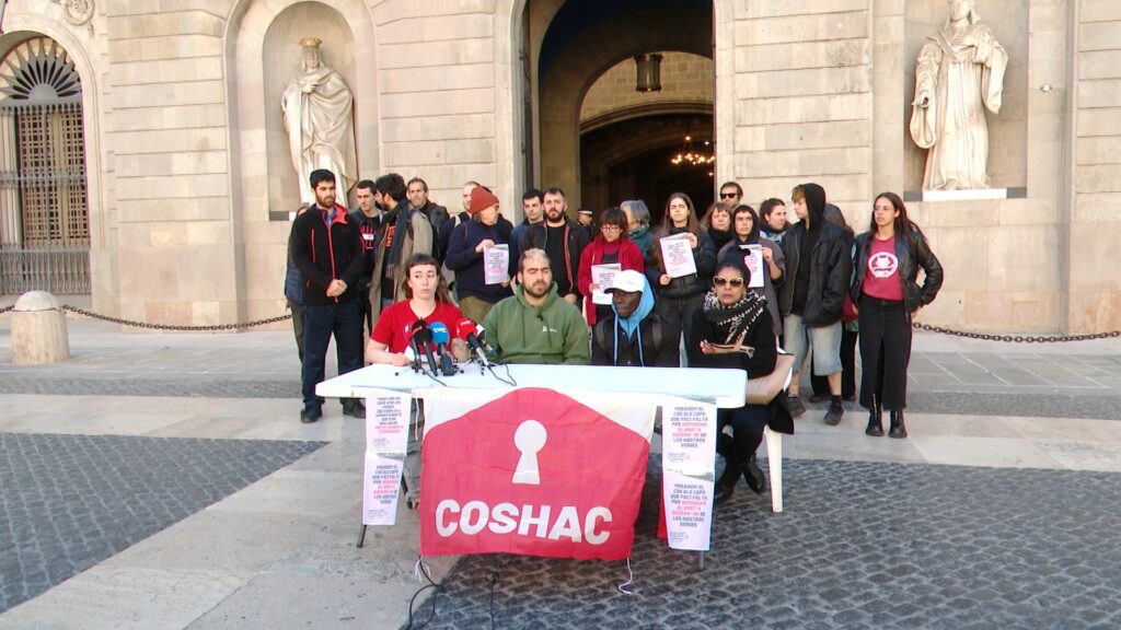 Clam de les entitats prohabitatge contra els desallotjaments d'assentaments a Barcelona | Ajuntament de Barcelona, assentaments, Sindicat de Llogaters