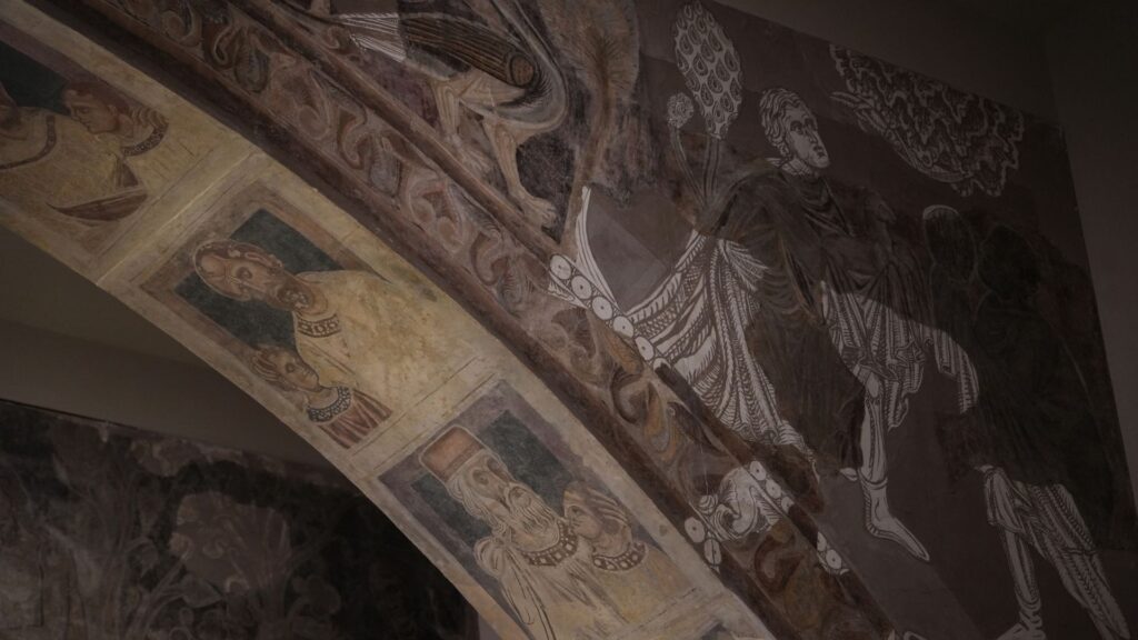 Cinc exconsellers de Cultura es querellen contra el trasllat dels murals de Sixena | MNAC