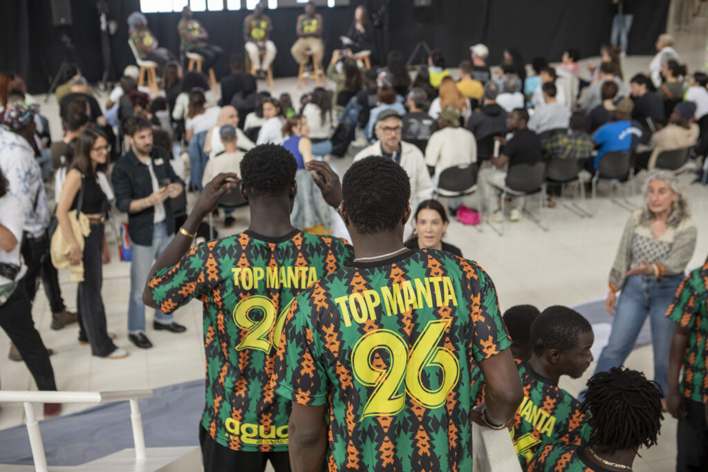 La Segona Cursa Antiracista de Barcelona es fa gran: "No sobren migrants, sobren racistes" | curses, curses populars, racisme, top manta