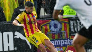 El Sant Andreu deixa escapar la primera ocasió per ser campió: derrota contra el València Mestalla