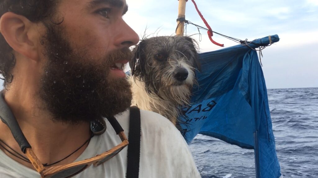 Sergi R. Basolí, l'enginyer que ho va deixar tot per recórrer el Mediterrani en caiac | gossos, mar, mar Mediterrani, vaixells