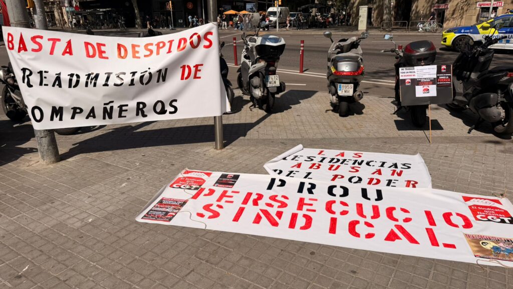 Professionals de geriàtrics reclamen condicions dignes: "També necessitem ser cuidats" | gent gran, geriàtrics, manifestacions a Barcelona, protesta laboral, residències