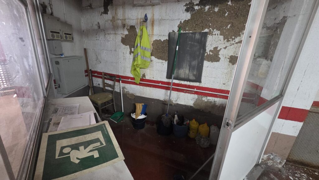 Denuncien filtracions d'aigua en un pàrquing per mala impermeabilització de la plaça de Vista Park | Ajuntament de Barcelona, aparcaments, espai públic, fuita d'aigua, queixes veïnals