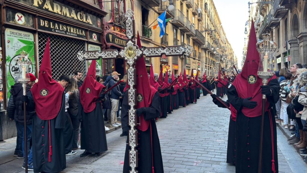 Ciutat Vella es converteix en l'epicentre de les processons de Divendres Sant | religió, Setmana Santa