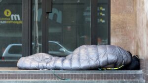 Arrels calcula que un 24 % dels sensesostre extracomunitaris enquestats es podrien regularitzar