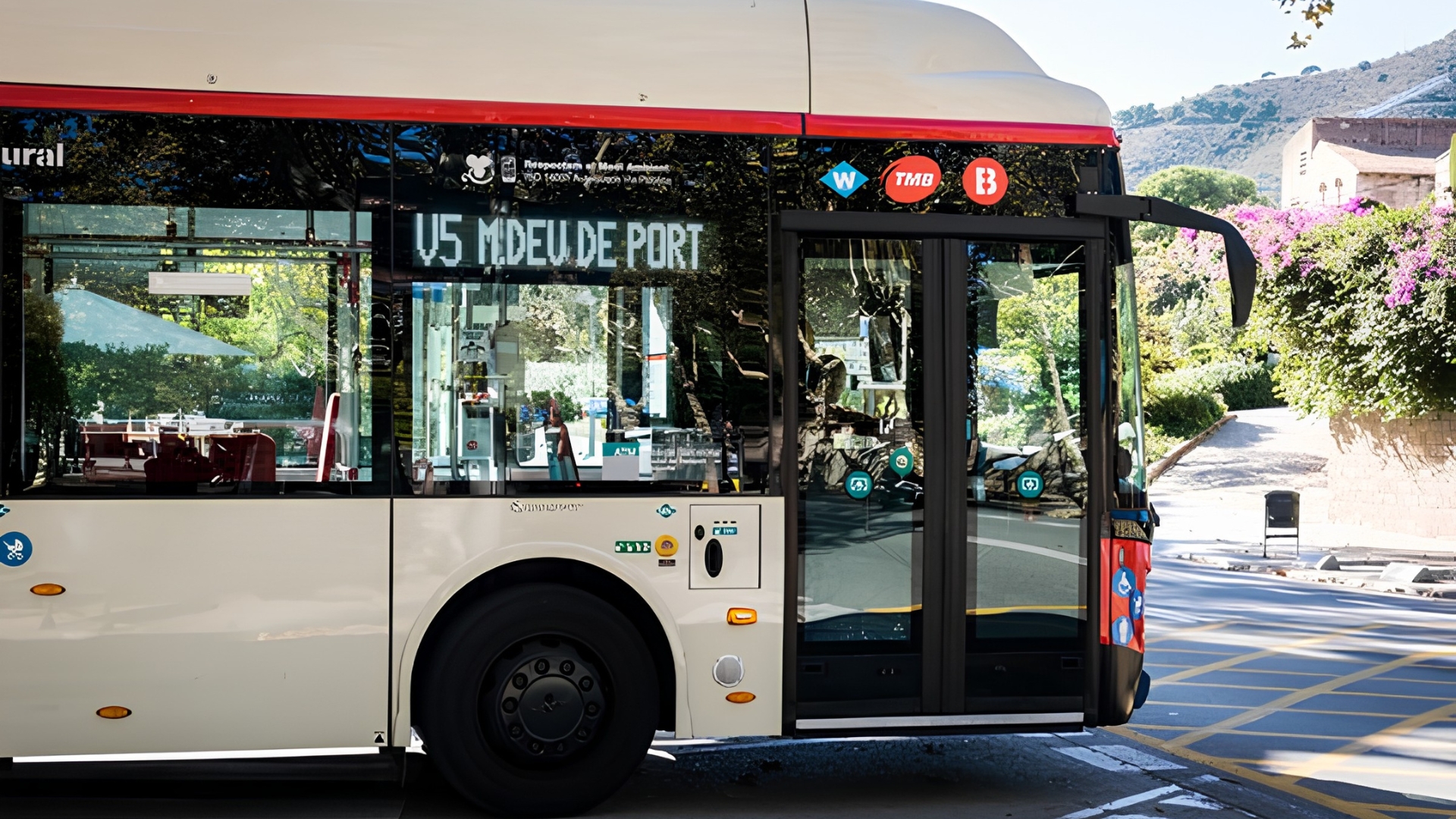 La línia V5 de bus amplia el recorregut per arribar a la Marina del Prat Vermell  | autobús, TMB, transport públic