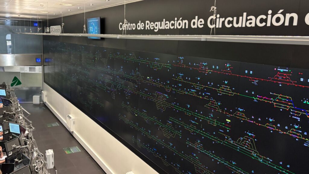 Així és per dins el centre d'Adif que va agreujar el caos de Rodalies: "No s'hauria de repetir" | Adif, Rodalies, tren