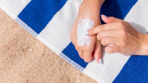 Retiren del mercat una crema solar per contenir benzofenona, un ingredient prohibit a la UE