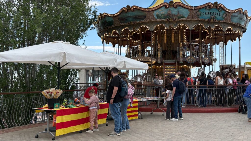 El Tibidabo combina llibres i vistes a la Festa de les Lletres | llibres, Parc d'Atraccions del Tibidabo, Sant Jordi