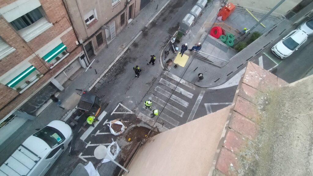 Un incendi al Carmel per una fuita de gas deixa sense subministraments diversos veïns durant hores | Bombers de Barcelona, Incendis