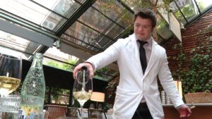 Marc Rueda, cambrer amb síndrome de Down: “Jo no tinc somnis, tinc objectius”