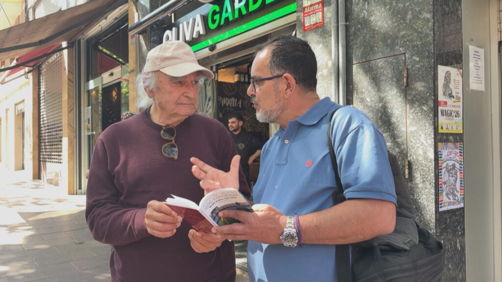 El fotoperiodista esportiu Manel Montilla celebra i reivindica la professió a 'Soc fotògraf' | Barris, fotoperiodisme, llibres, Sant Jordi