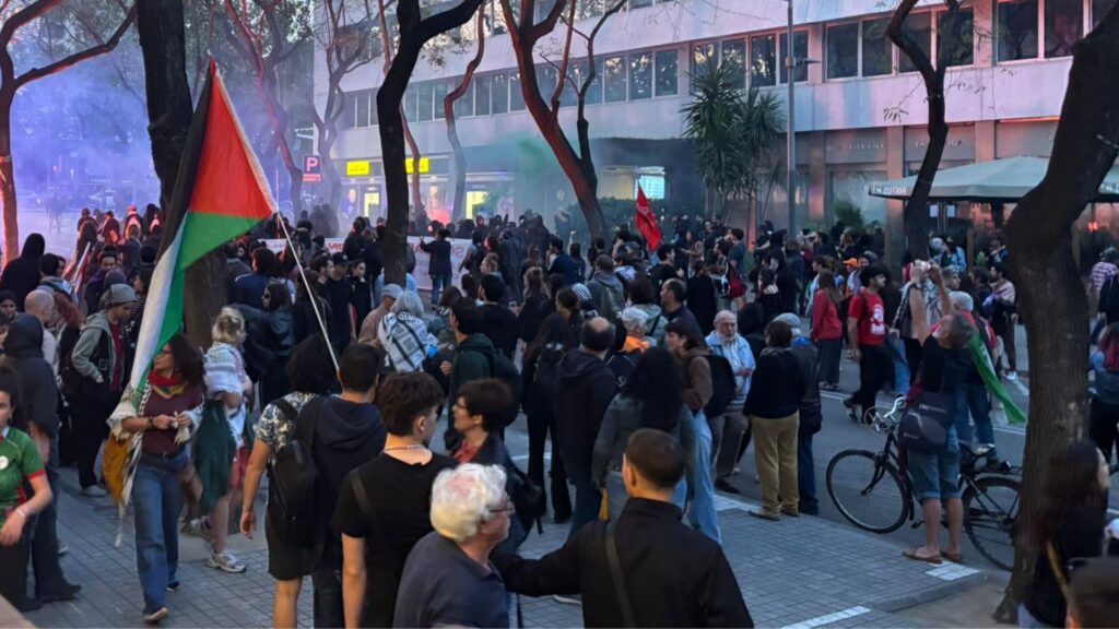 Protesta per condemnar l'acció d'Israel contra la flotilla i demanar l'alliberament dels detinguts | Flotilla, Israel, manifestacions a Barcelona, Palestina, protestes