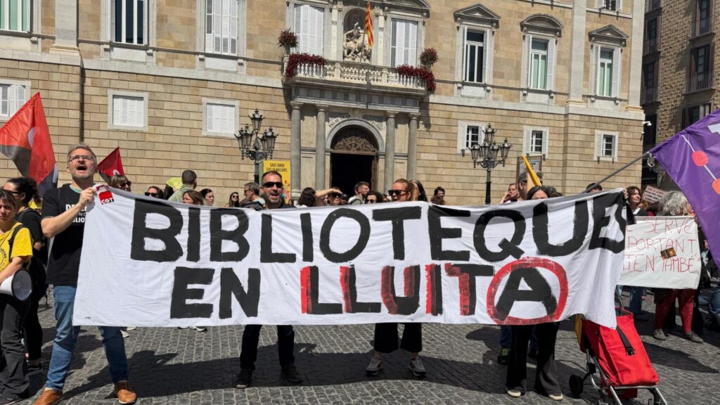 Treballadors de serveis municipals es manifesten contra el conveni impulsat pel govern de Collboni | Ajuntament de Barcelona, protesta laboral, protestes, treballadors