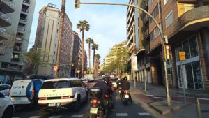 Dos ferits en un accident amb diverses motos caigudes a la ronda del General Mitre