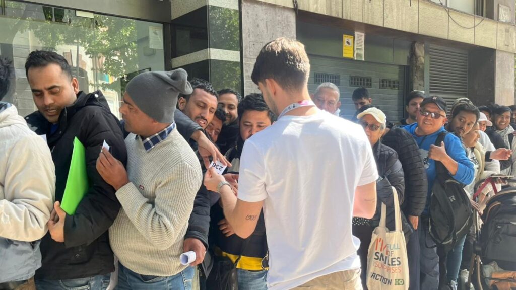 OAC Monumental durant el proc&eacute;s de regularitzaci&oacute; de migrants