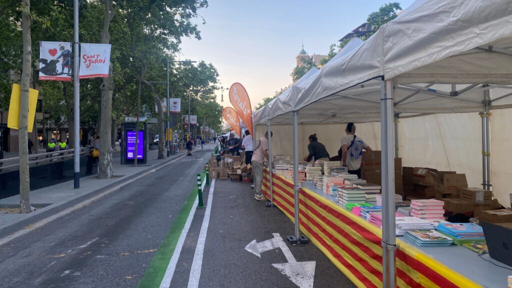 Sant Jordi 2026 passeig de Gr&agrave;cia Barcelona