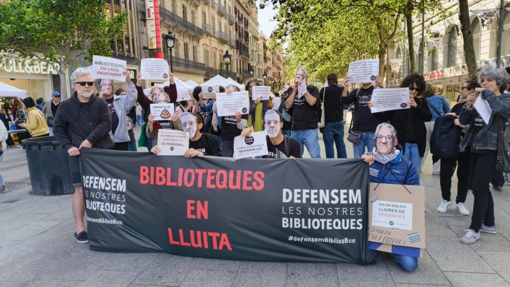protesta biblioteques per Sant Jordi