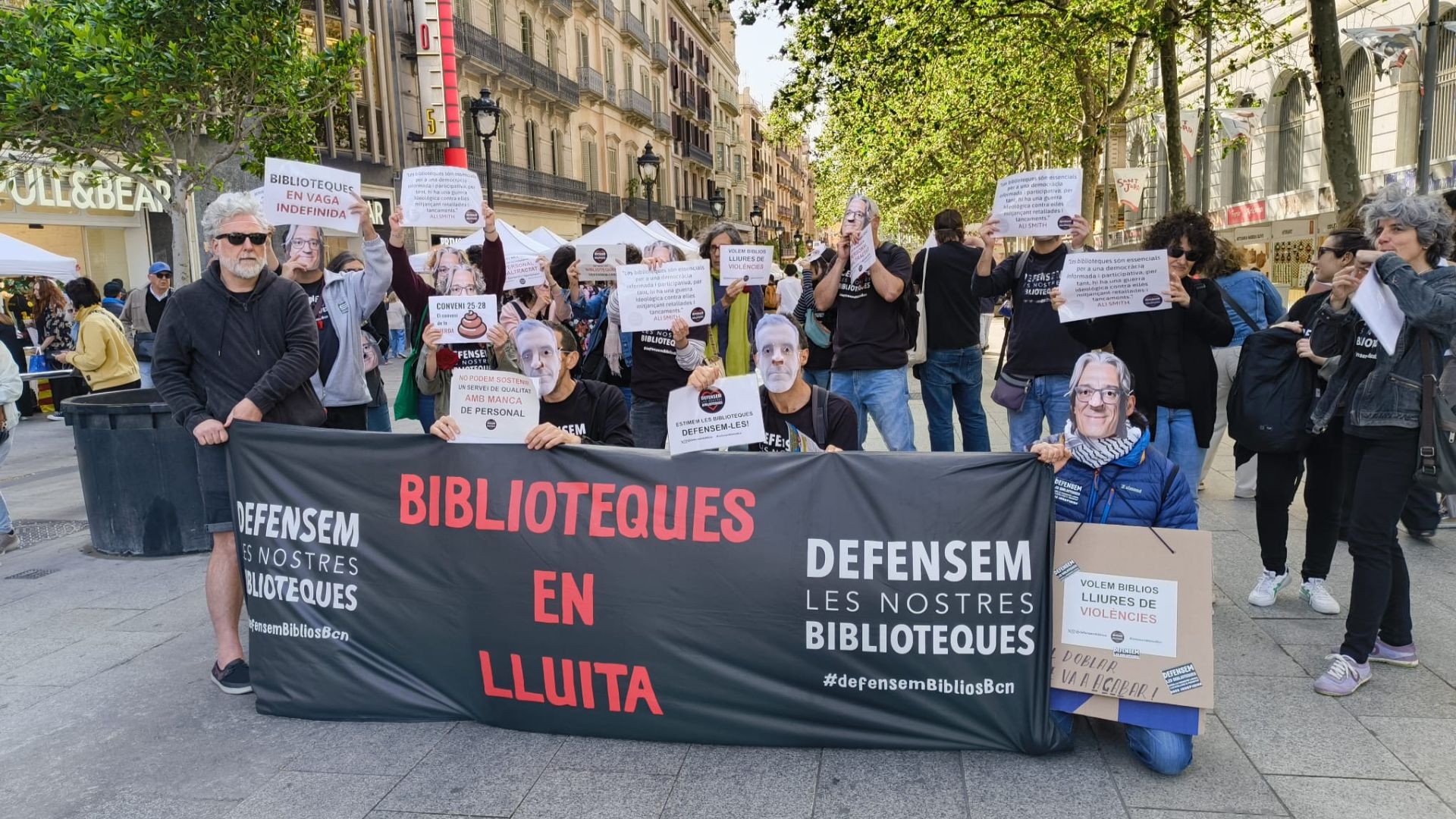 protesta biblioteques per Sant Jordi