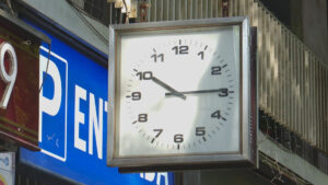 La icona de Confeccions el Rellotge seguirà tocant les hores tot i el tancament de l’establiment