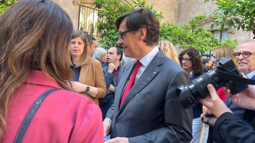Sant Jordi 2026 Barcelona Pati dels Tarongers Salvador Illa