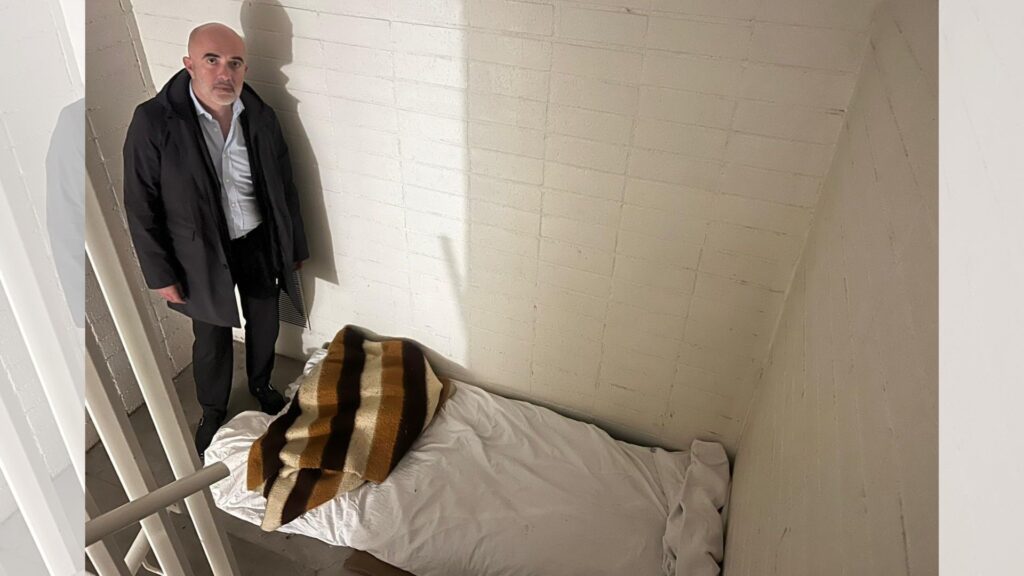 El PP demana fer fora els qui pernocten a la sortida d'emergència del Mercat de la Vall d'Hebron | Daniel Sirera, desallotjaments, mercat, ocupació, PP, seguretat