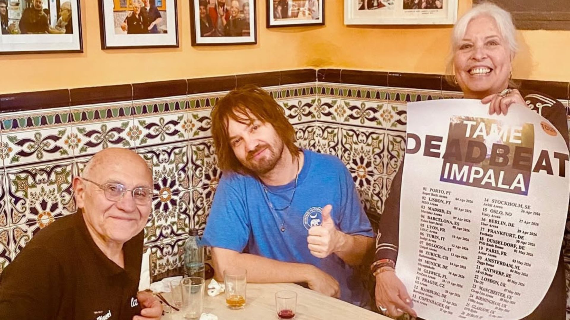 La banda Tame Impala al bar La Plata