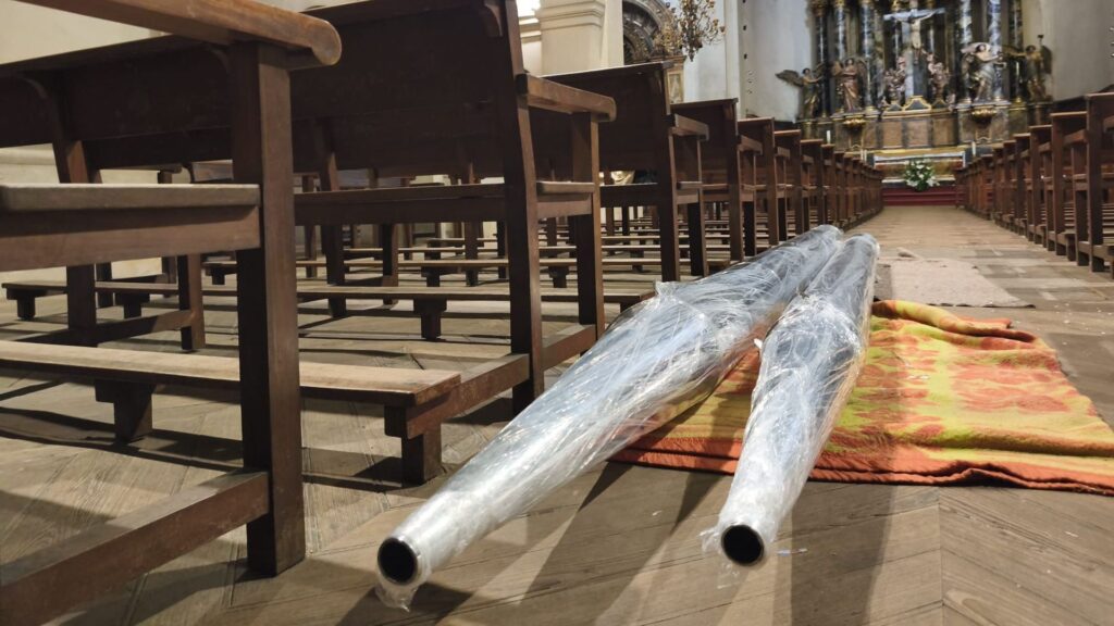 Instal·len els 10 darrers tubs de l'orgue Montserrat Torrent de Sant Felip Neri | música clàssica, música en directe, música en viu, música popular