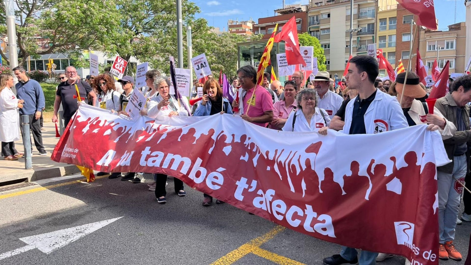 vaga i manifestació de metges el 27 d'abril