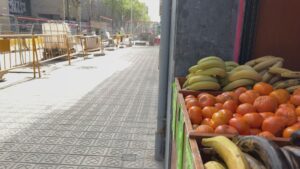 El retorn de les voreres al carrer de Vila i Vilà no acaba d’aixecar ni l’ànim ni les vendes