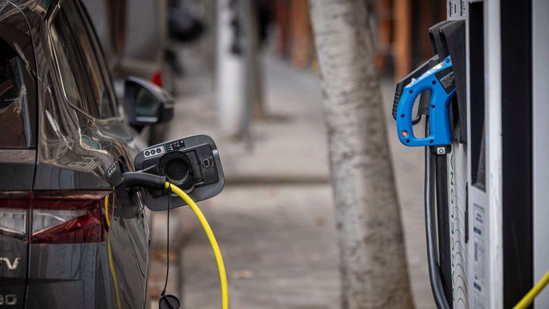 Per què surt més cara l'assegurança per a cotxes elèctrics? | automòbils, cotxe, electricitat, vehicles elèctrics